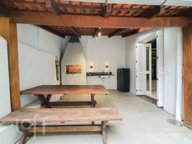 Apartamento com 71m², 2 dormitórios, Auxiliadora em Porto Alegre
