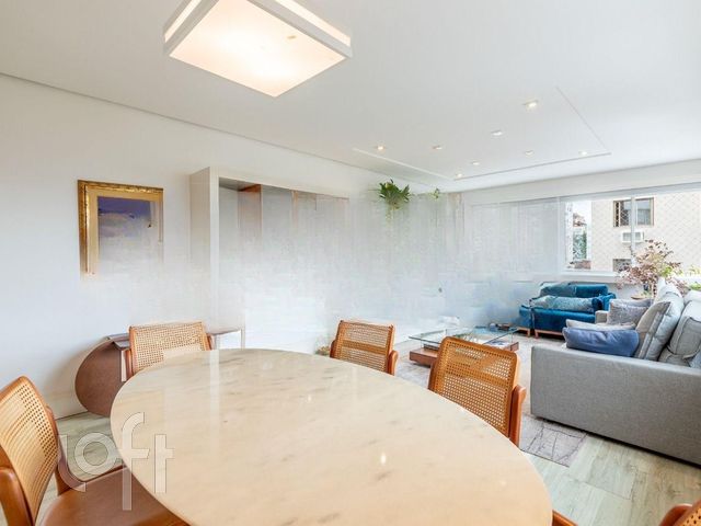 Apartamento com 105m², 3 dormitórios, 1 suíte, 2 vagas, Petrópolis em Porto Alegre