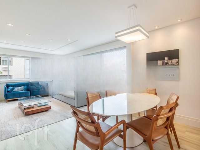 Apartamento com 105m², 3 dormitórios, 1 suíte, 2 vagas, Petrópolis em Porto Alegre