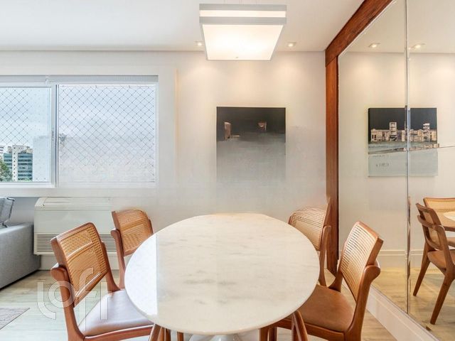 Apartamento com 105m², 3 dormitórios, 1 suíte, 2 vagas, Petrópolis em Porto Alegre