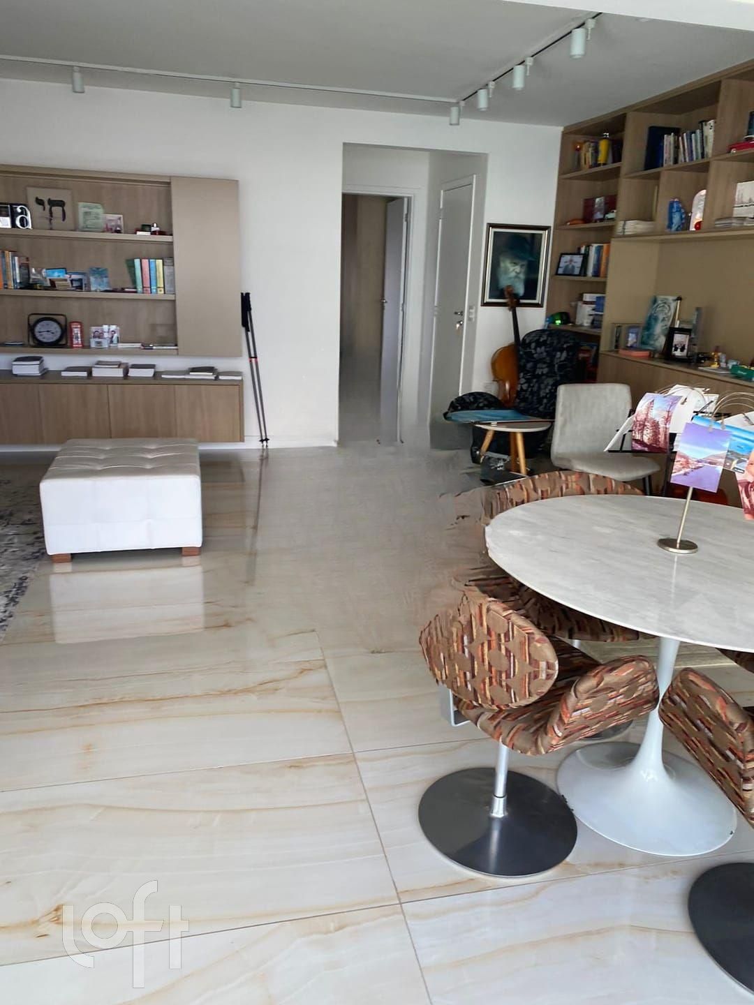 Apartamento à venda com 3 quartos, 157m² - Foto 12