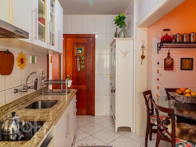 Apartamento com 100m², 3 dormitórios, 1 suíte, 1 vaga, Moinhos de Vento em Porto Alegre