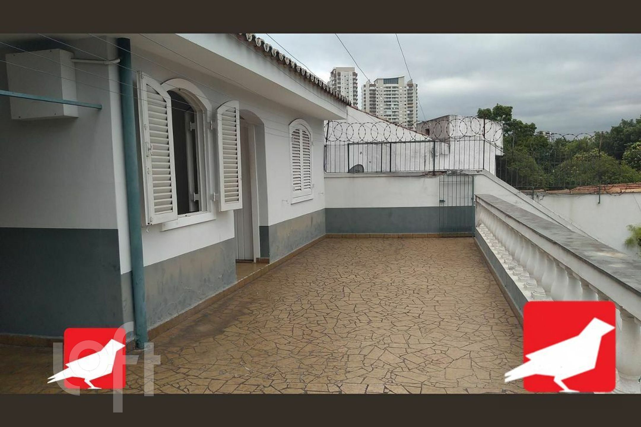 Casa à venda com 4 quartos, 297m² - Foto 2