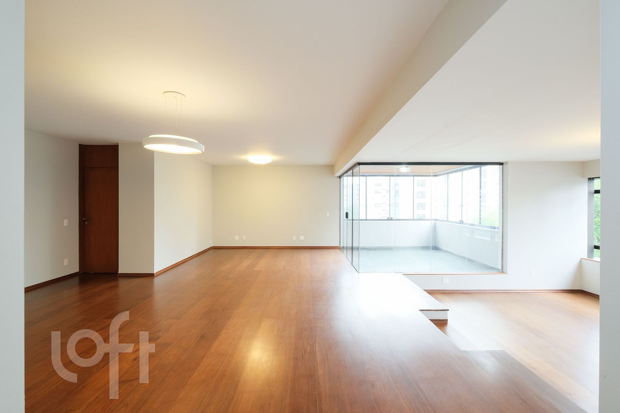 Apartamento à venda com 3 quartos, 185m² - Foto 2