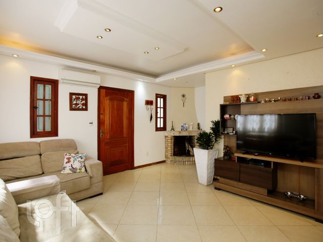 Casa com 200m², 5 dormitórios, 1 suíte, 2 vagas, Vila Ipiranga em Porto Alegre