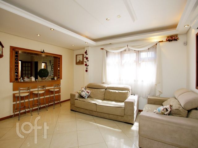 Casa com 200m², 5 dormitórios, 1 suíte, 2 vagas, Vila Ipiranga em Porto Alegre