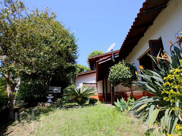 Casa com 200m², 5 dormitórios, 1 suíte, 2 vagas, Vila Ipiranga em Porto Alegre