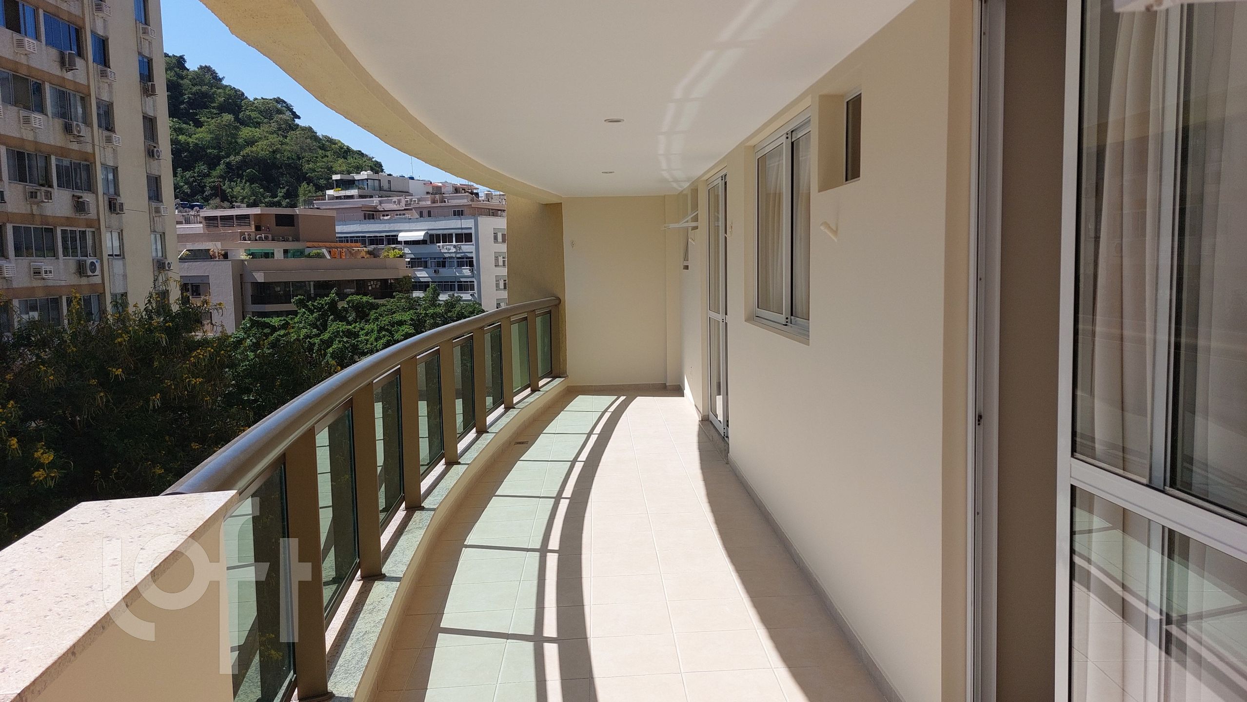 Apartamento à venda com 3 quartos, 99m² - Foto 3