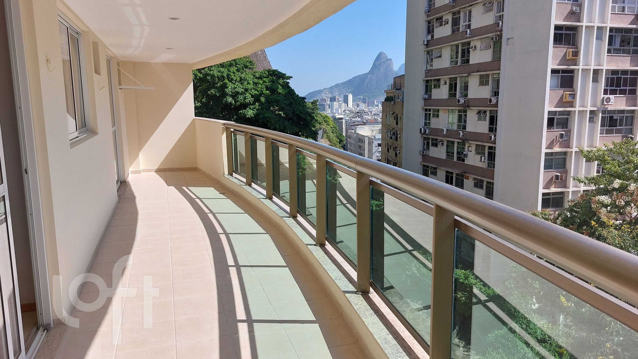 Apartamento à venda com 3 quartos, 99m² - Foto 1