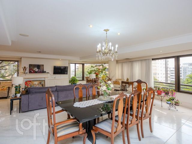 Apartamento com 260m², 3 dormitórios, 3 suítes, 4 vagas, Bela Vista em Porto Alegre