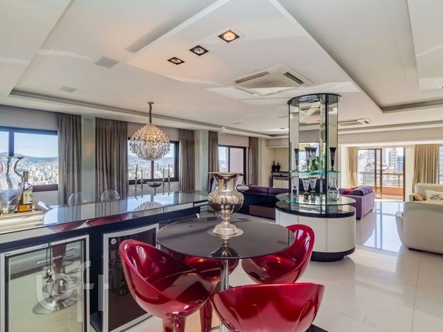 Apartamento com 488m², 4 dormitórios, 3 suítes, 4 vagas, Bela Vista em Porto Alegre