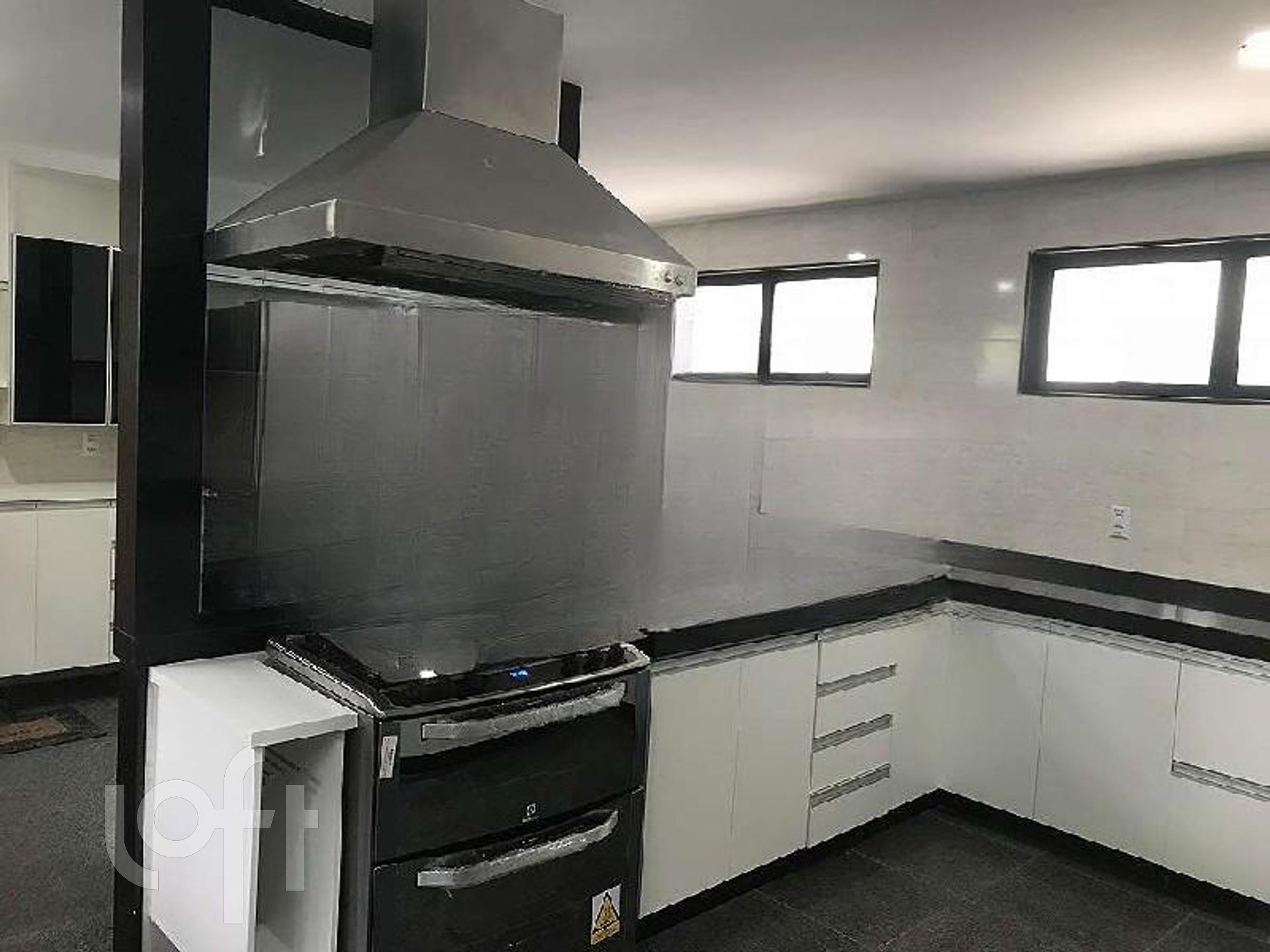 Casa à venda com 4 quartos, 872m² - Foto 2