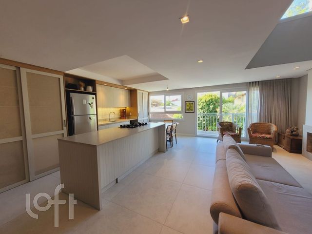 Apartamento com 217m², 3 dormitórios, 2 suítes, 2 vagas, Chácara das Pedras em Porto Alegre