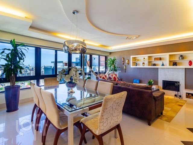 Apartamento com 157m², 3 dormitórios, 3 suítes, 2 vagas, Rio Branco em Porto Alegre