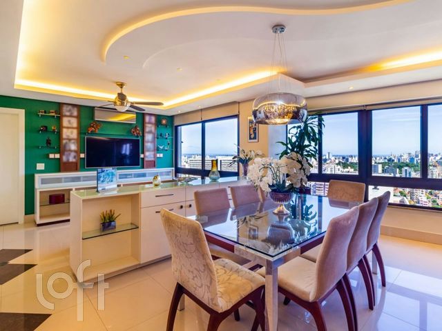 Apartamento com 157m², 3 dormitórios, 3 suítes, 2 vagas, Rio Branco em Porto Alegre