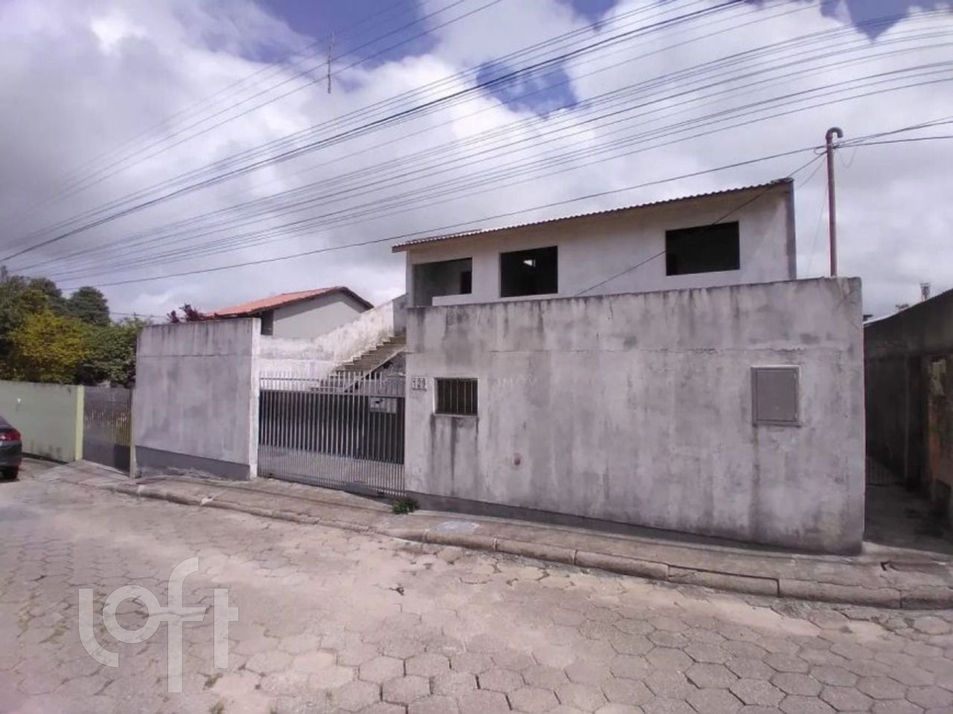 Casa Residencial com 254m², 2 quartos, 2 garagens, no bairro Tapera da Base em Florianópolis