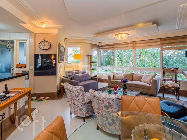 Apartamento com 102m², 3 dormitórios, 1 suíte, 2 vagas, Petrópolis em Porto Alegre