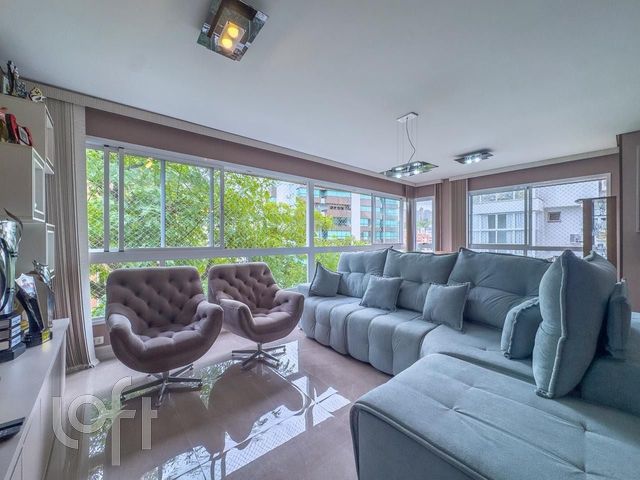 Apartamento com 94m², 2 dormitórios, 2 vagas, Petrópolis em Porto Alegre