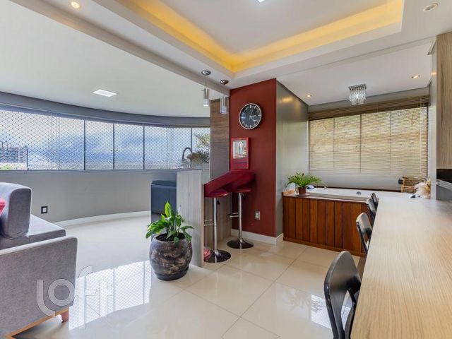 Apartamento com 111m², 3 dormitórios, 1 suíte, 2 vagas, Boa Vista em Porto Alegre