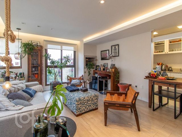 Apartamento com 75m², 2 dormitórios, 1 suíte, 2 vagas, Petrópolis em Porto Alegre