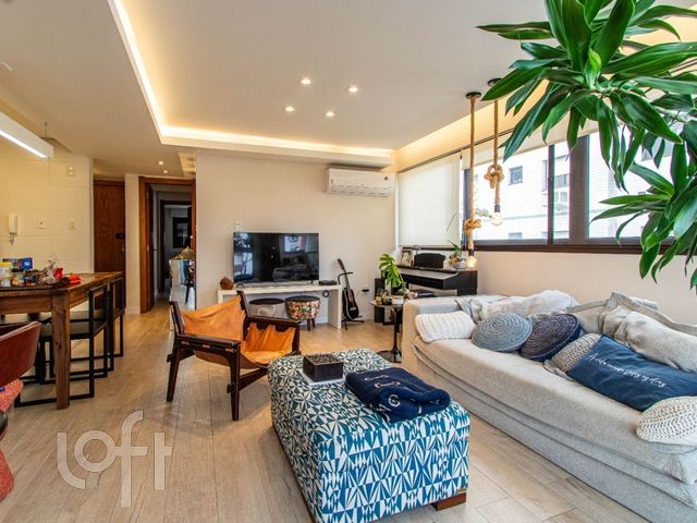 Apartamento com 75m², 2 dormitórios, 1 suíte, 2 vagas, Petrópolis em Porto Alegre