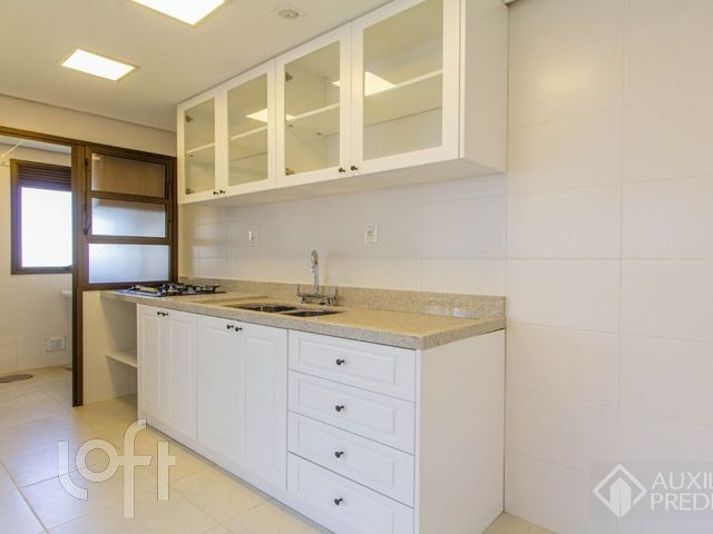 Apartamento com 75m², 2 dormitórios, 1 suíte, 2 vagas, Petrópolis em Porto Alegre