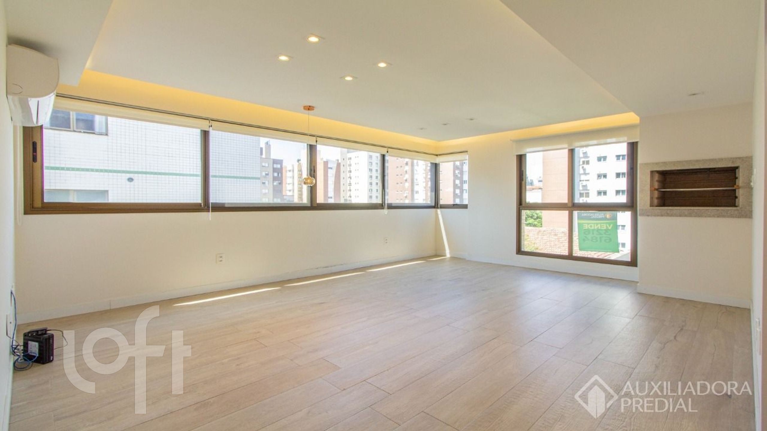 Apartamento com 75m², 2 dormitórios, 1 suíte, 2 vagas, Petrópolis em Porto Alegre