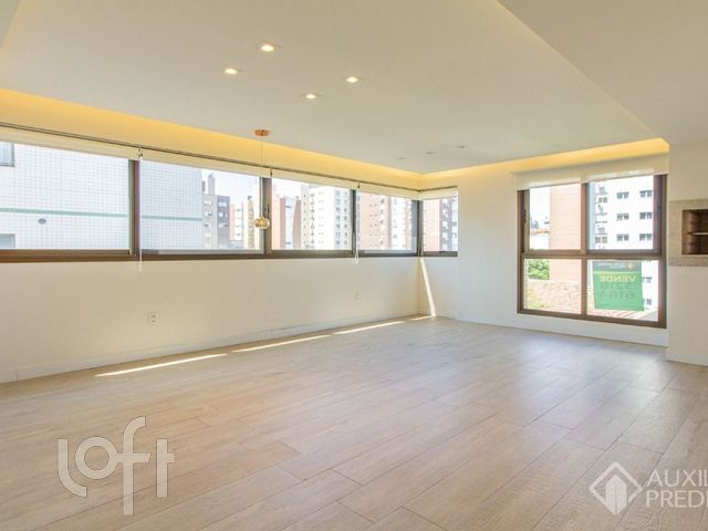 Apartamento com 75m², 2 dormitórios, 1 suíte, 2 vagas, Petrópolis em Porto Alegre
