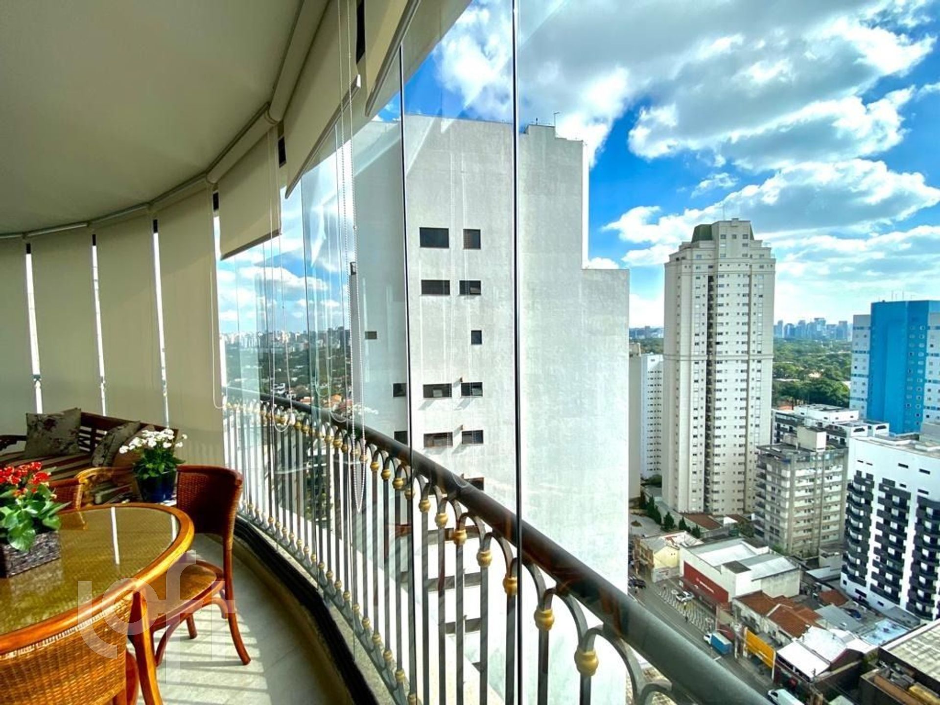 Apartamento à venda com 4 quartos, 230m² - Foto 1