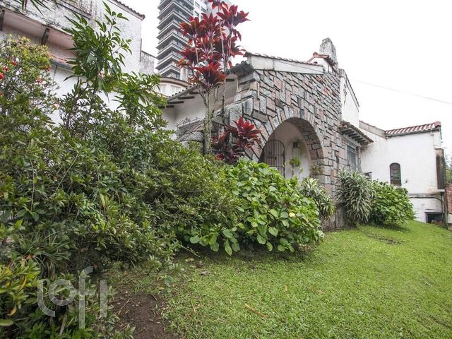 Casa com 544m², 5 dormitórios, 2 suítes, 3 vagas, Rio Branco em Porto Alegre