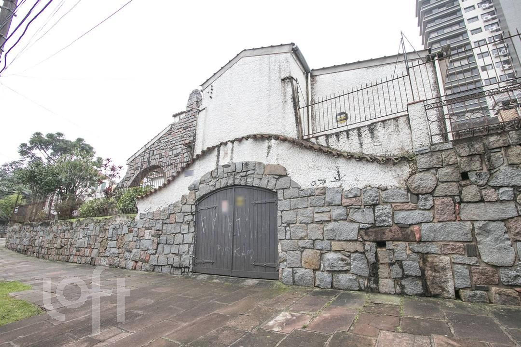 Casa com 544m², 5 dormitórios, 2 suítes, 3 vagas, Rio Branco em Porto Alegre