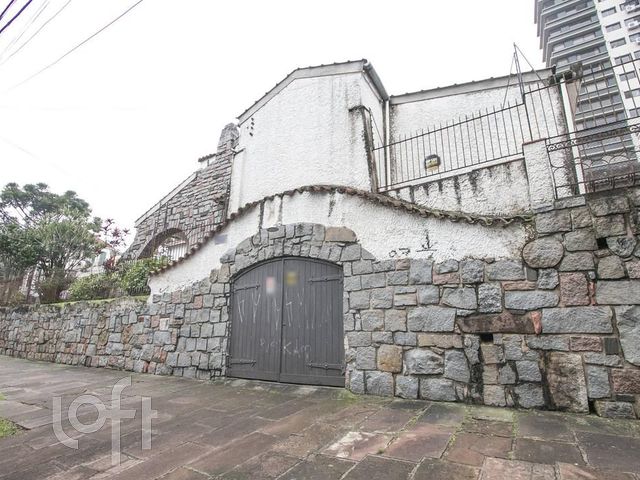 Casa com 544m², 5 dormitórios, 2 suítes, 3 vagas, Rio Branco em Porto Alegre