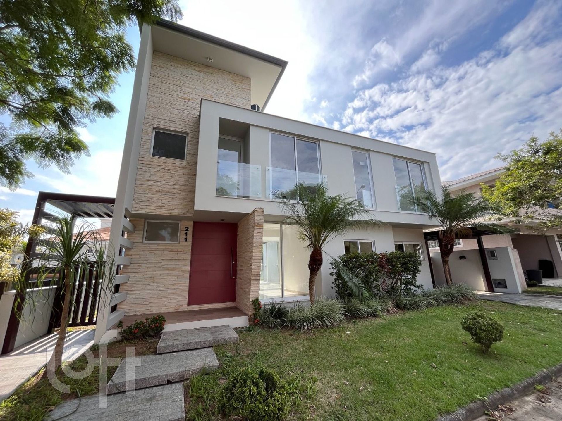 Casa Residencial com 220m², 3 quartos, 1 suíte, no bairro Campeche Leste em Florianópolis