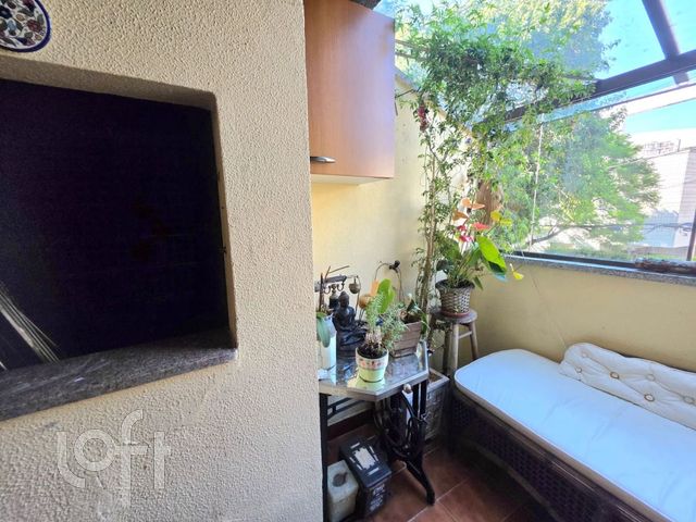 Apartamento com 78m², 2 dormitórios, 1 suíte, 1 vaga, Jardim Botânico em Porto Alegre