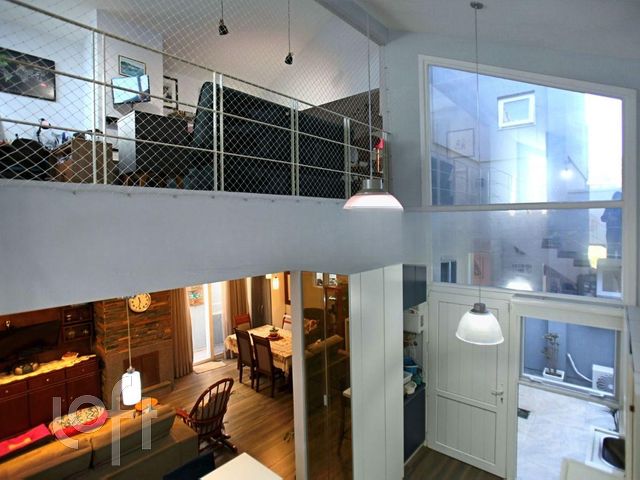 Casa com 233m², 3 dormitórios, 1 suíte, 2 vagas, Santana em Porto Alegre