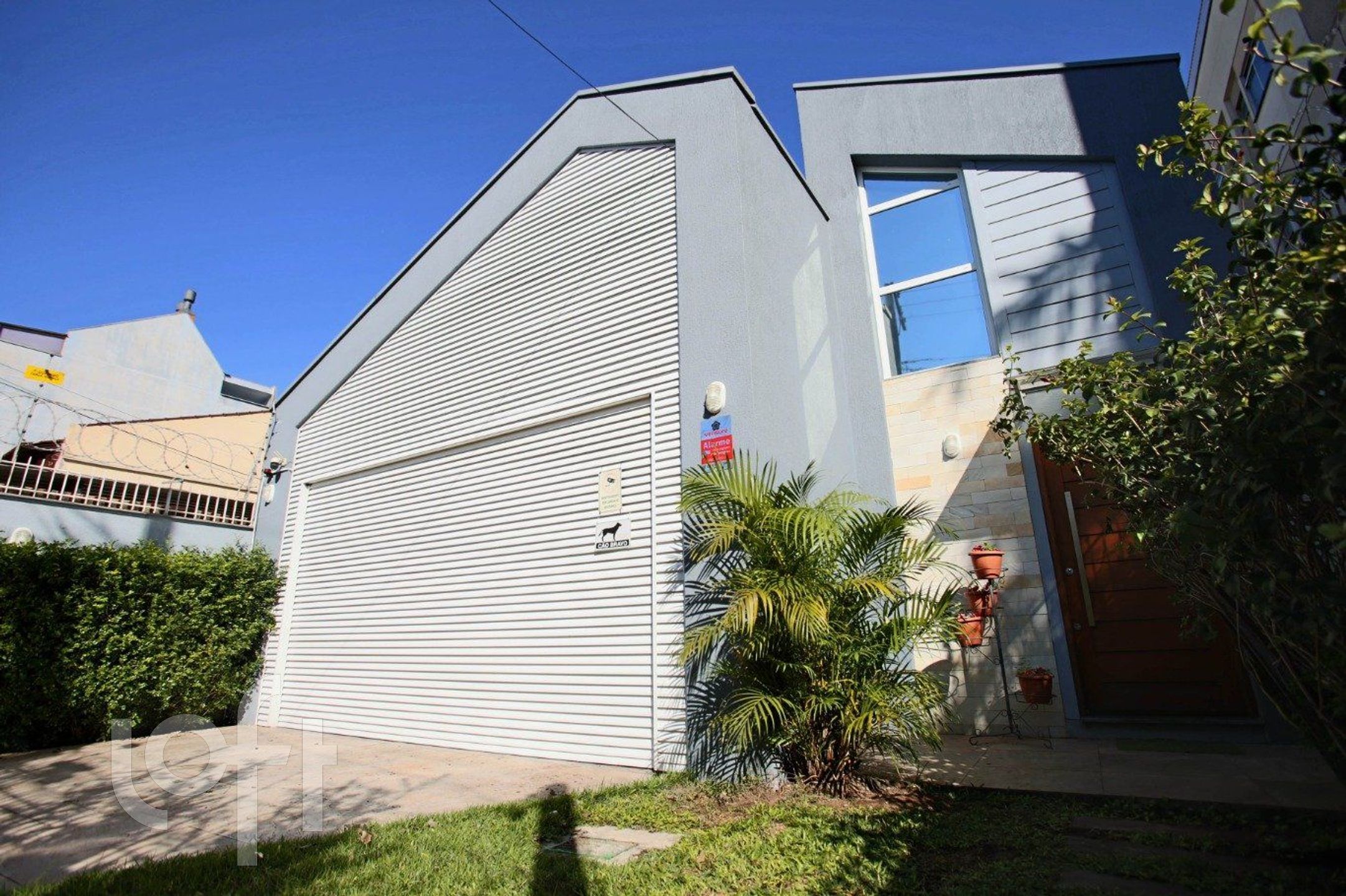 Casa com 233m², 3 dormitórios, 1 suíte, 2 vagas, Santana em Porto Alegre