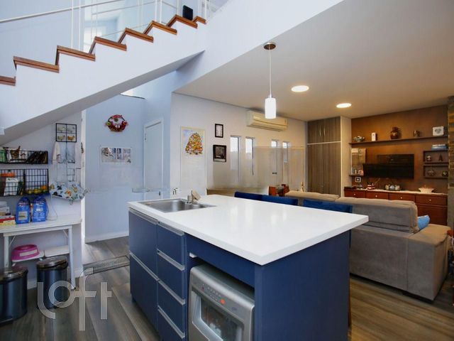 Casa com 233m², 3 dormitórios, 1 suíte, 2 vagas, Santana em Porto Alegre