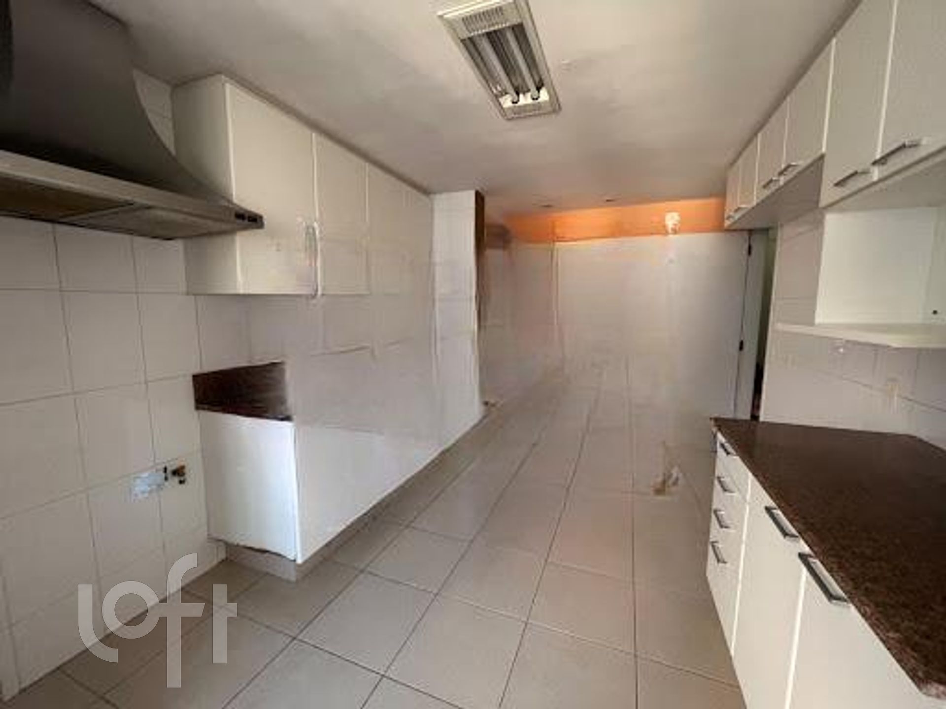 Apartamento à venda com 3 quartos, 160m² - Foto 2