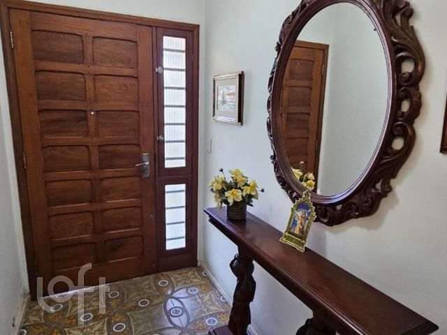 Casa com 268m², 3 dormitórios, 1 suíte, 2 vagas, Vila Ipiranga em Porto Alegre