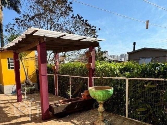 Casa com 300m², 3 dormitórios, 4 vagas, Vila Ipiranga em Porto Alegre