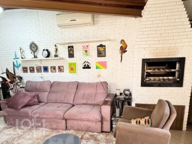 Casa com 300m², 3 dormitórios, 4 vagas, Vila Ipiranga em Porto Alegre