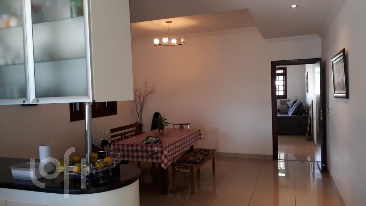 Casa à venda com 3 quartos, 164m² - Foto 2