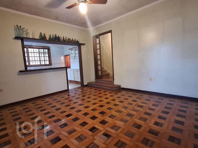 Casa com 239m², 3 dormitórios, 1 suíte, Petrópolis em Porto Alegre