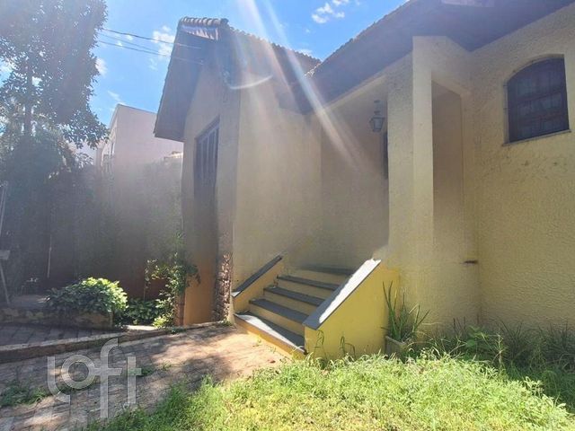 Casa com 239m², 3 dormitórios, 1 suíte, 1 vaga, Petrópolis em Porto Alegre