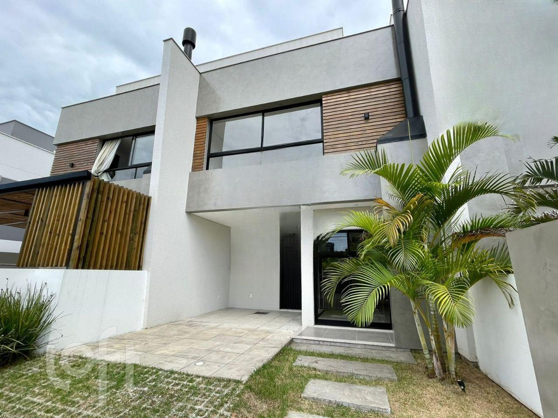 Casa Residencial com 123m², 3 quartos, 1 suíte, 2 garagens, no bairro Campeche Norte em Florianópolis