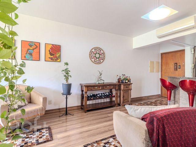 Apartamento com 72m², 2 dormitórios, 1 suíte, 1 vaga, Floresta em Porto Alegre