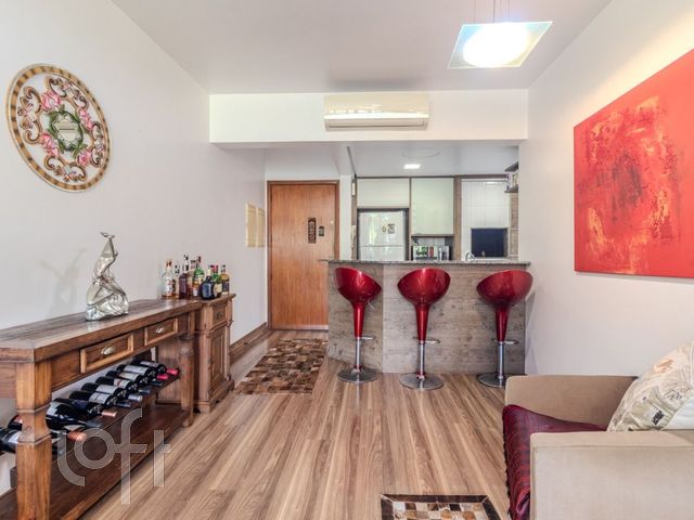 Apartamento com 72m², 2 dormitórios, 1 suíte, 1 vaga, Floresta em Porto Alegre