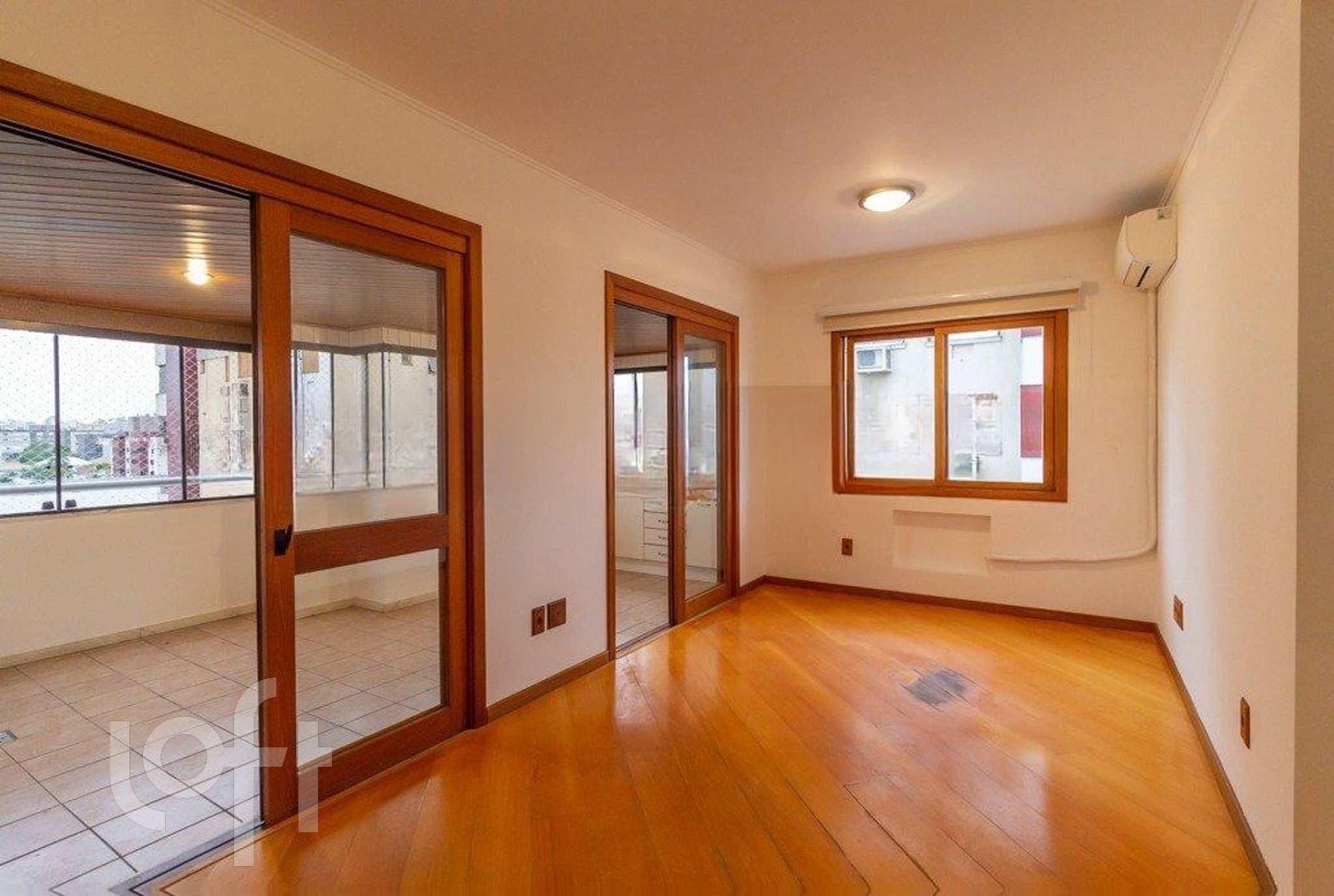 Apartamento com 116m², 3 dormitórios, 1 suíte, 2 vagas, Menino Deus em Porto Alegre