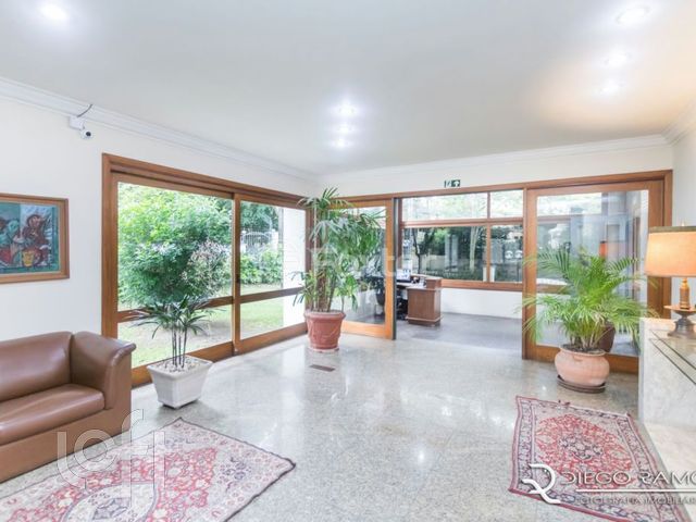 Apartamento com 246m², 3 dormitórios, 1 suíte, 2 vagas, Petrópolis em Porto Alegre