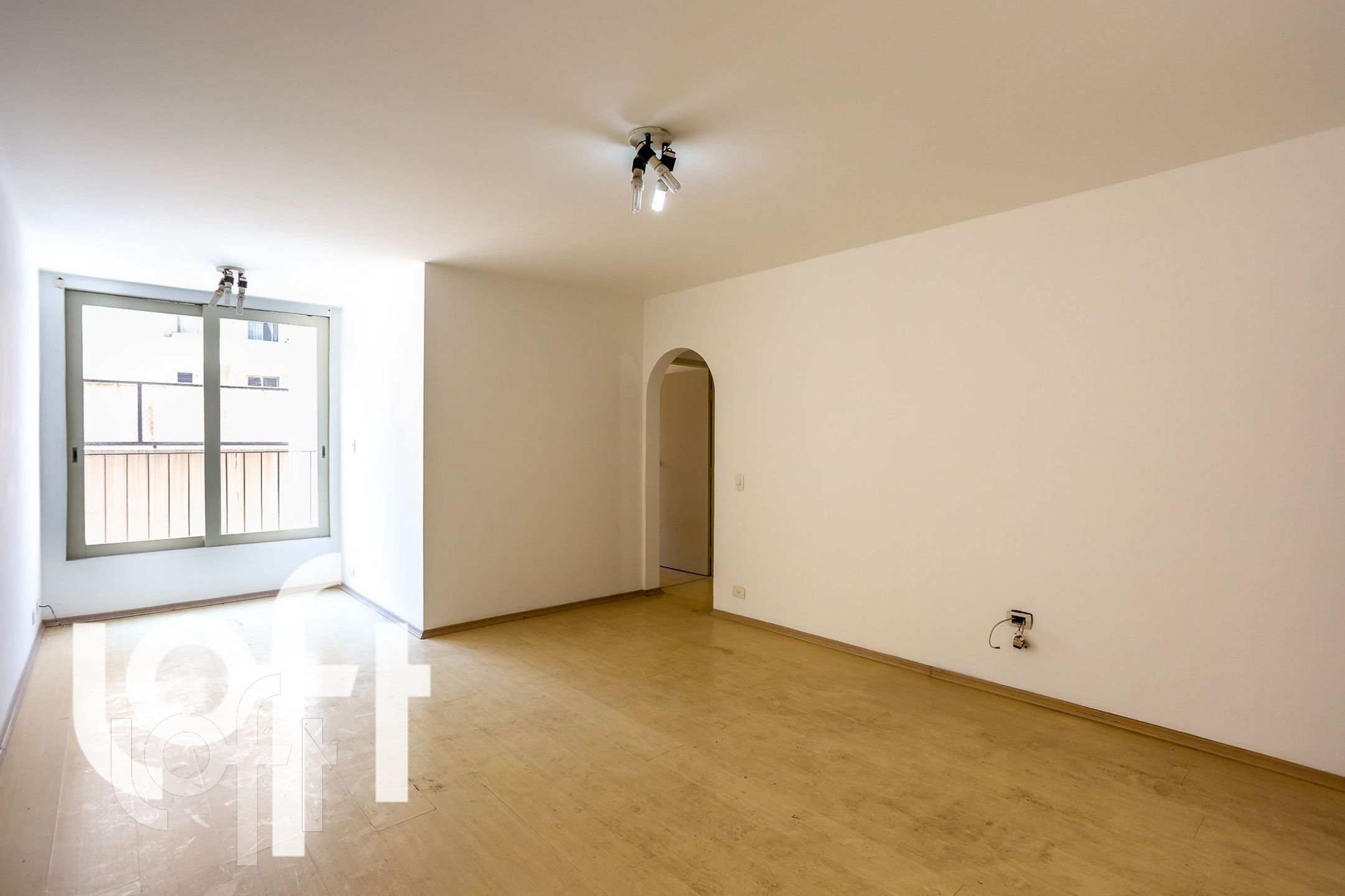 Apartamento à venda com 2 quartos, 75m² - Foto 1